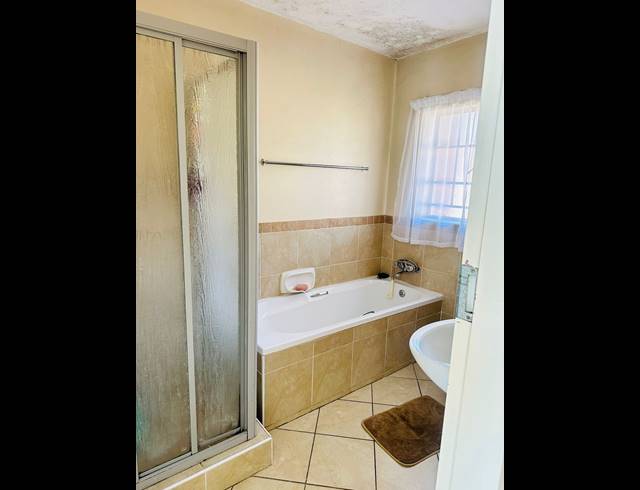 2 bed property to rent in NOORDWYK